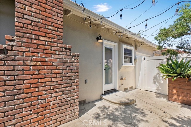 513 W Commonwealth AVE