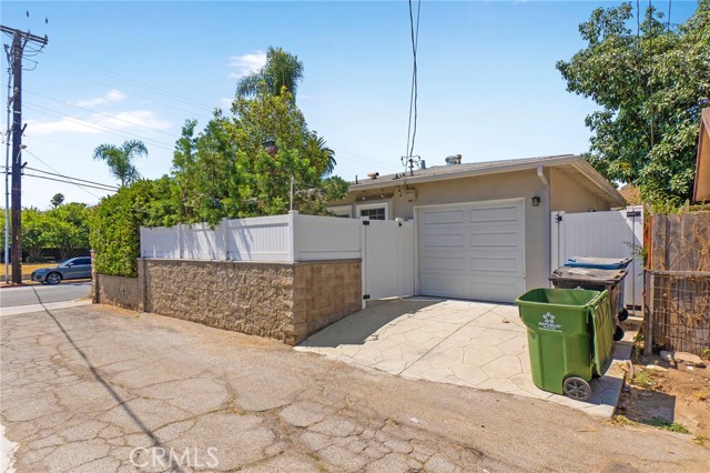 513 W Commonwealth AVE