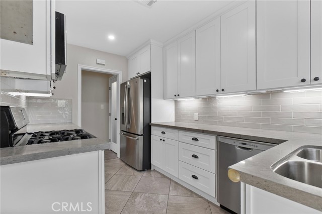 513 W Commonwealth AVE