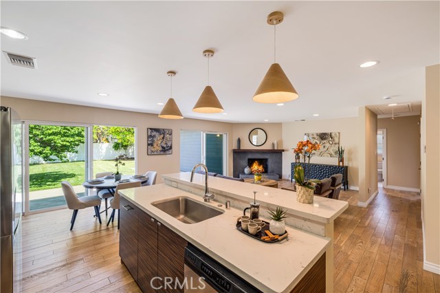 5112 Topanga Canyon BLVD