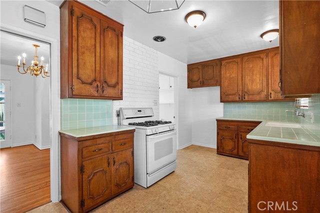 7039 Quartz AVE