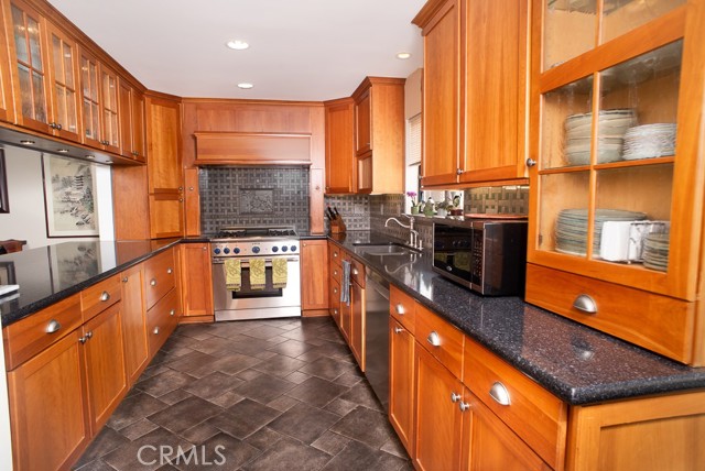 5711 Owensmouth AVE Unit: 125