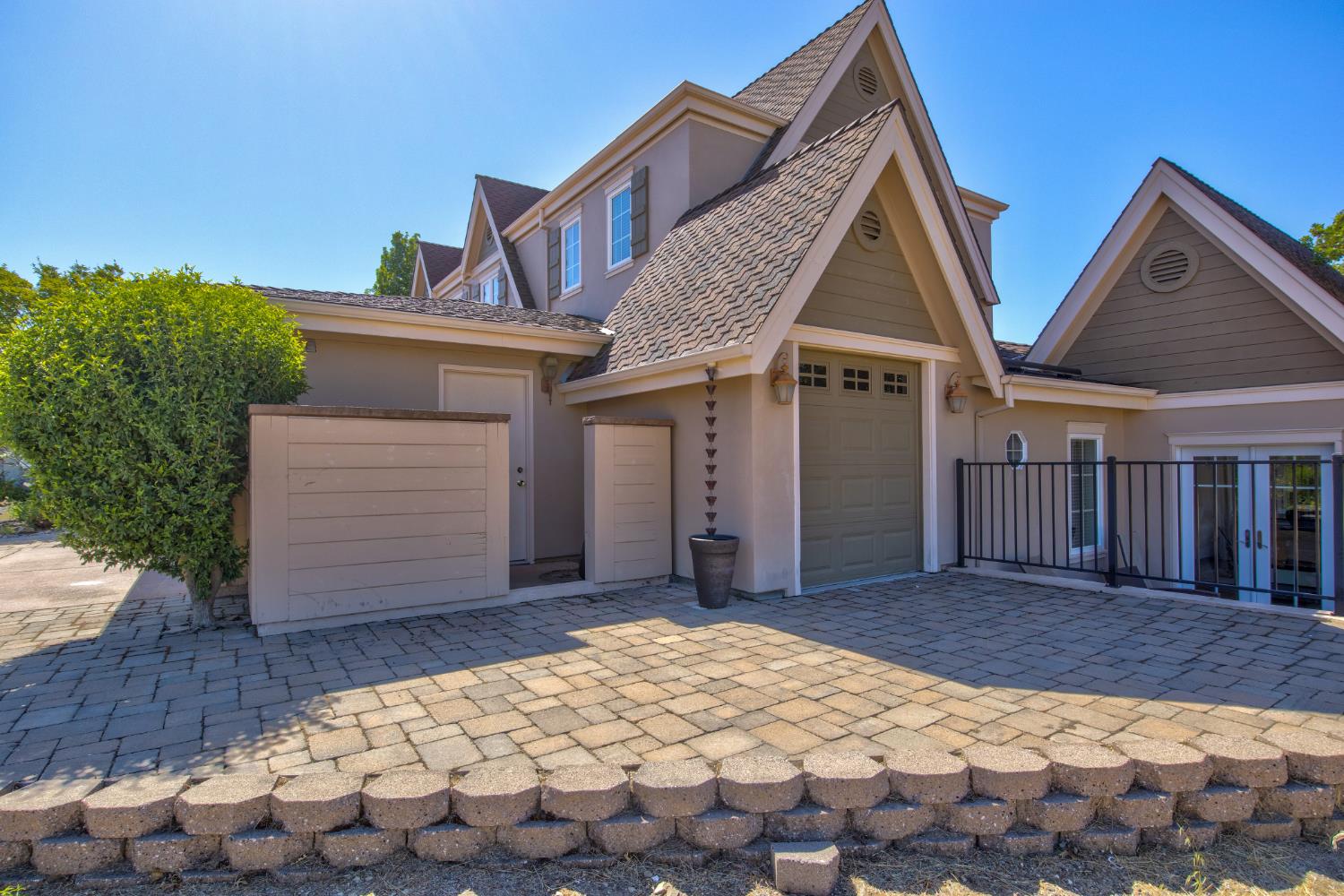 168 Blue Oak Court