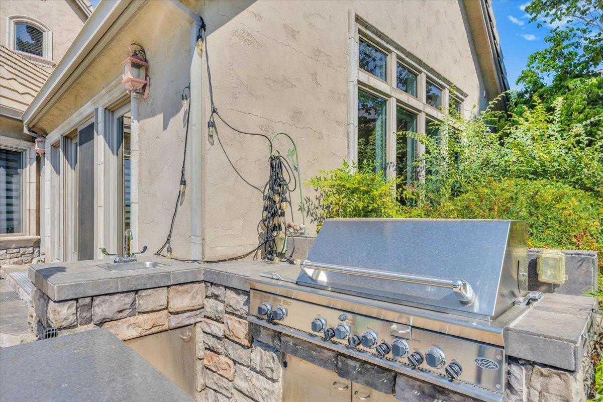 10 Grandview Ct Court