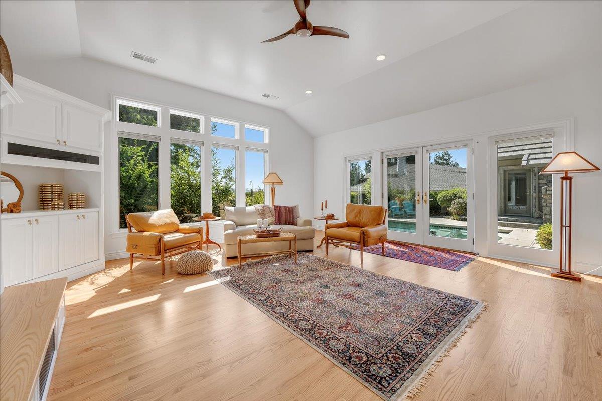 10 Grandview Ct Court