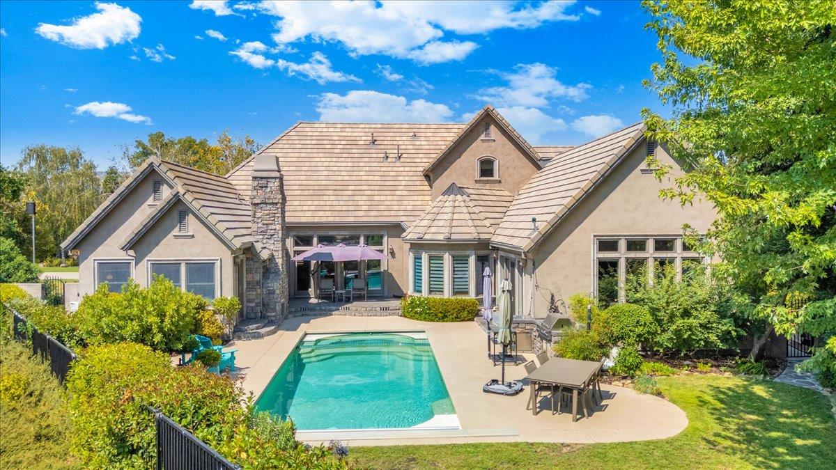 10 Grandview Ct Court