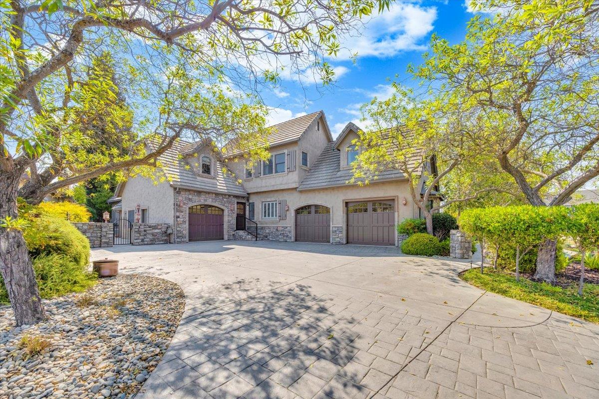 10 Grandview Ct Court
