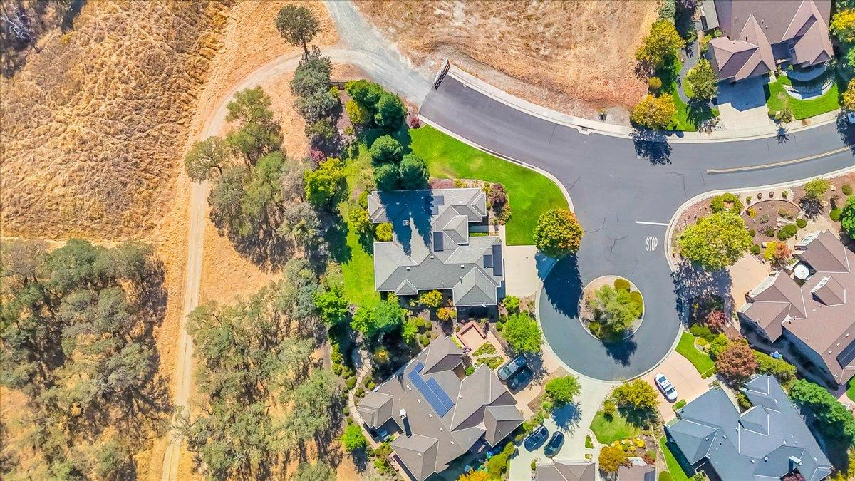 8 Rock Ridge Court