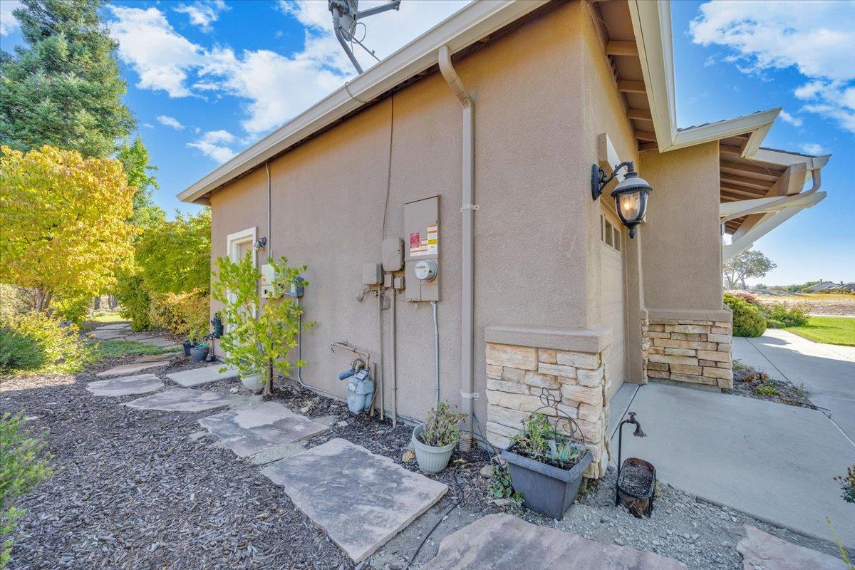 8 Rock Ridge Court