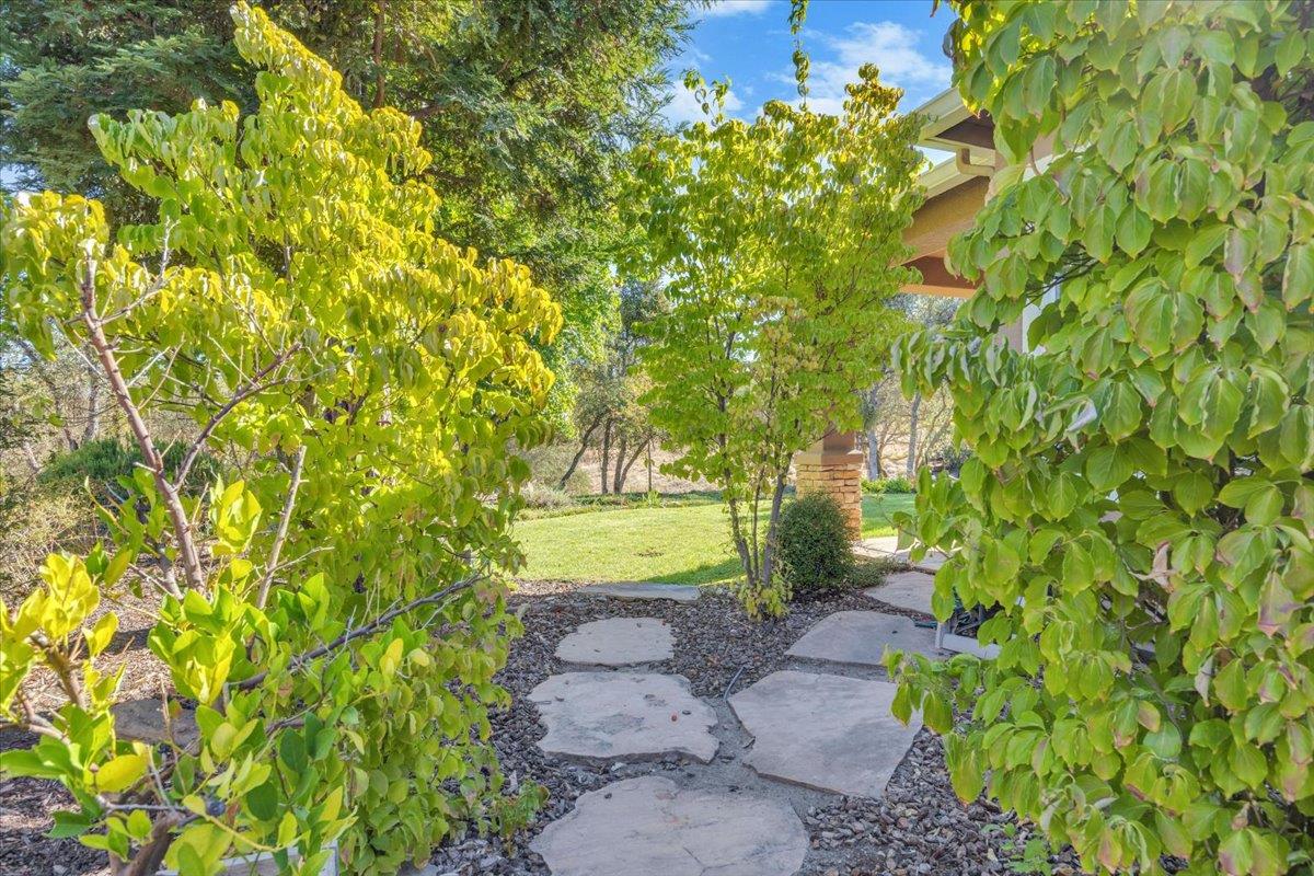 8 Rock Ridge Court