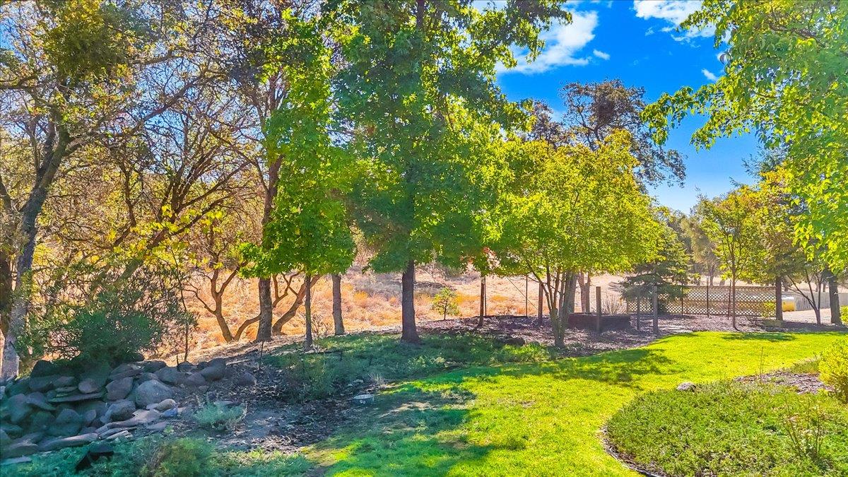 8 Rock Ridge Court