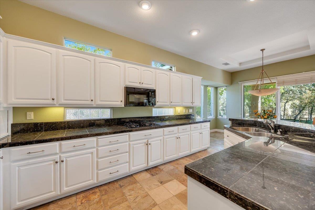 8 Rock Ridge Court