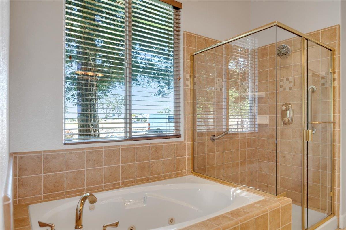 8 Rock Ridge Court