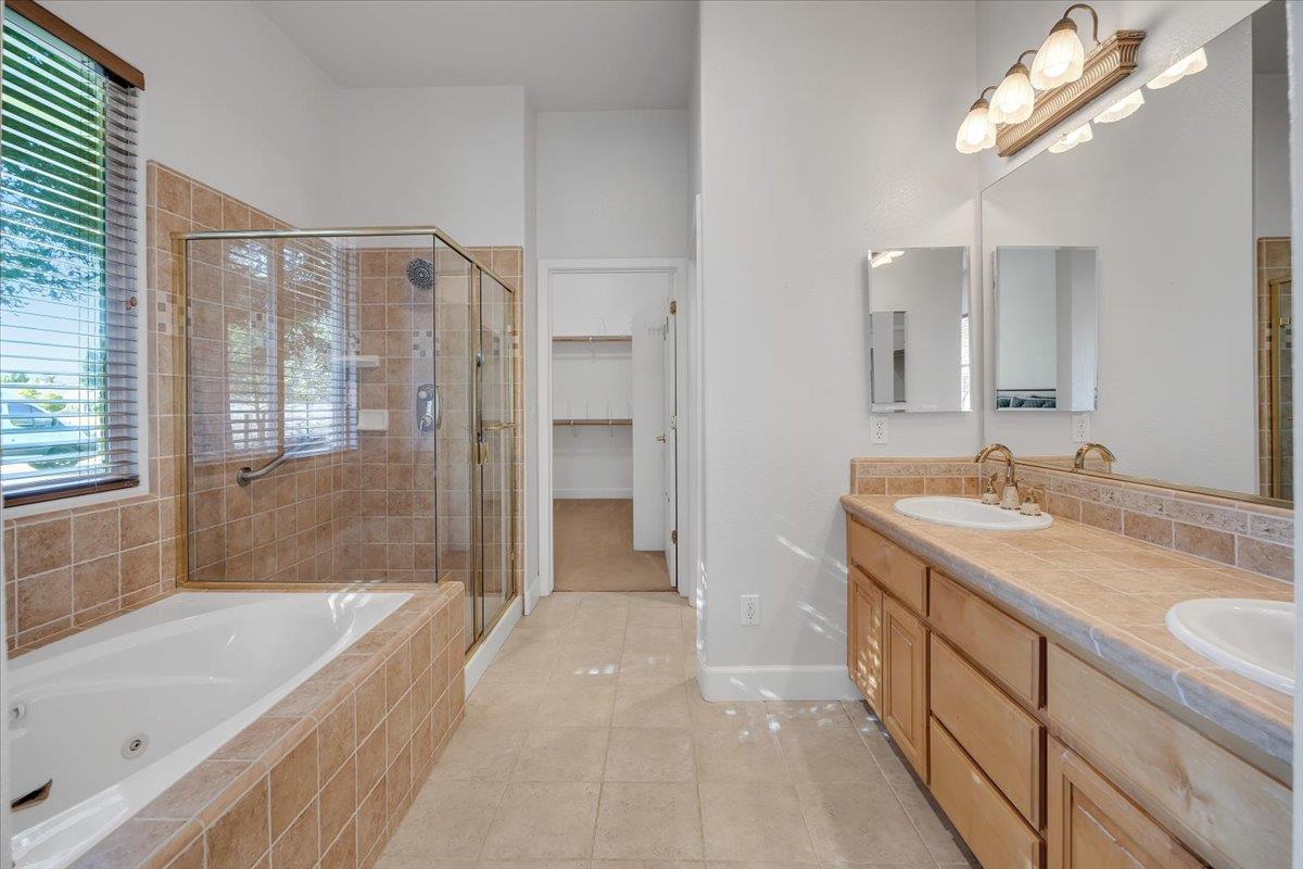 8 Rock Ridge Court
