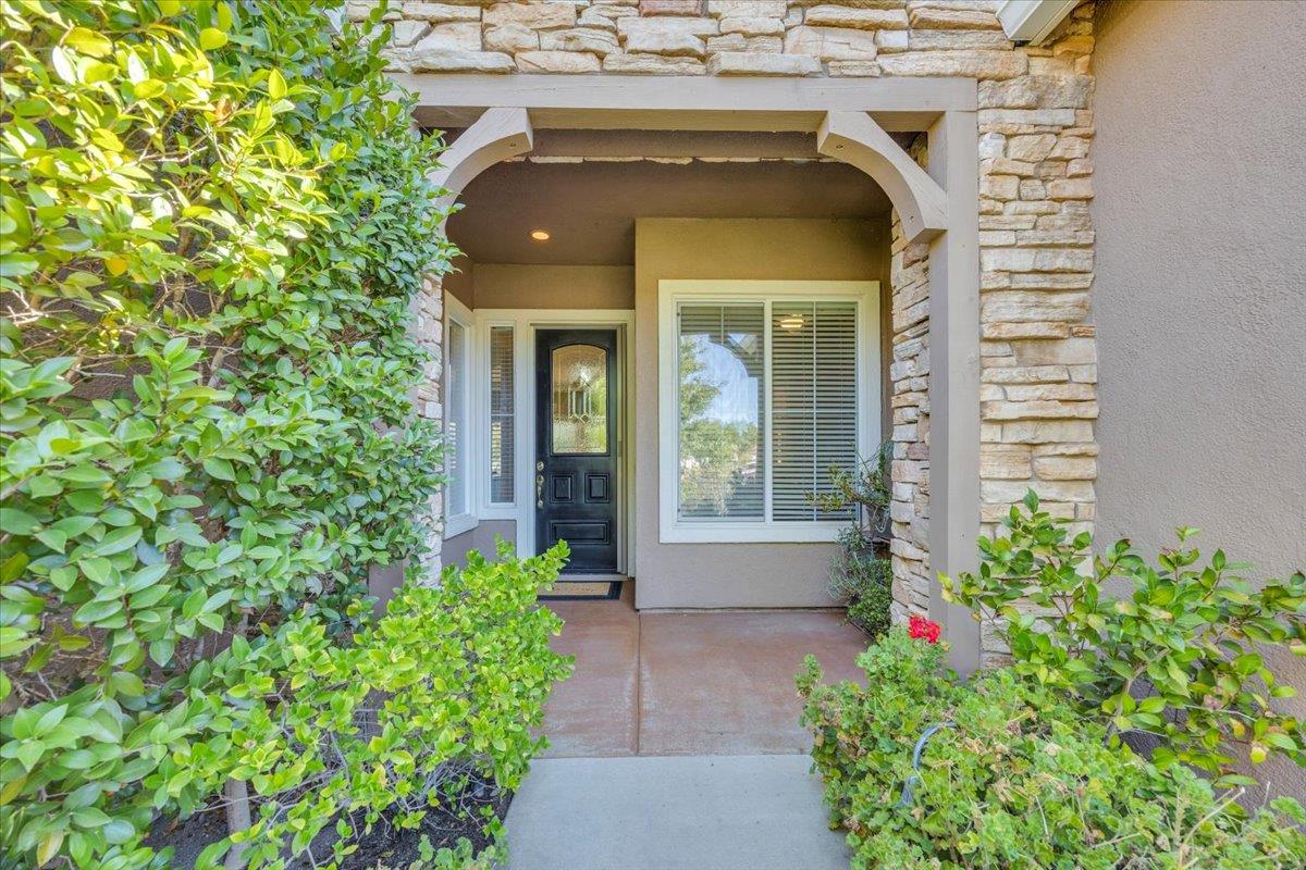 8 Rock Ridge Court