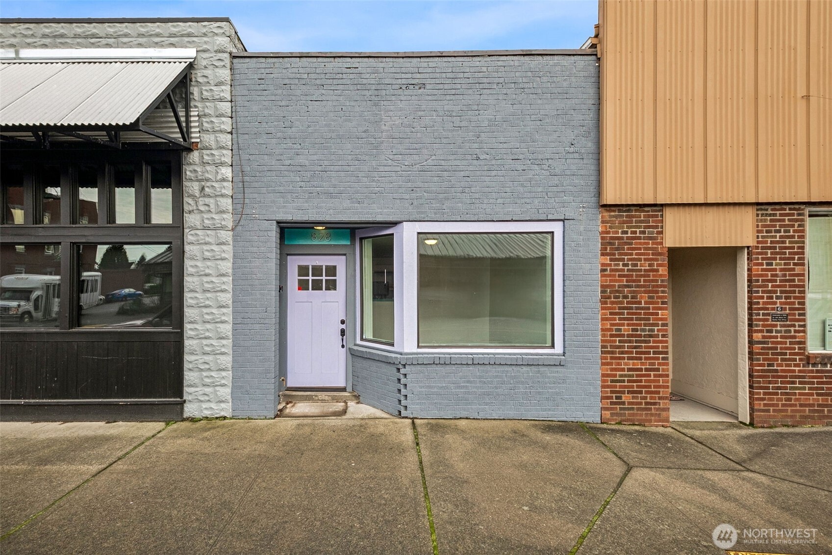828 Main Street