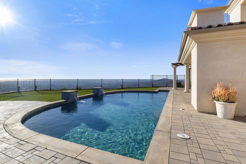 7795 Camino De Arriba