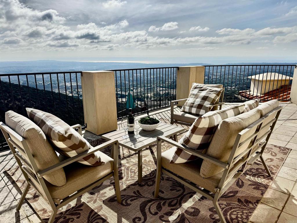 7795 Camino De Arriba