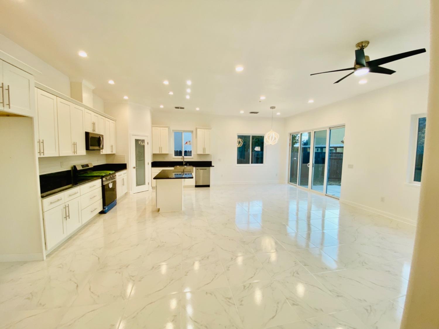 9128 Pebble Field Way