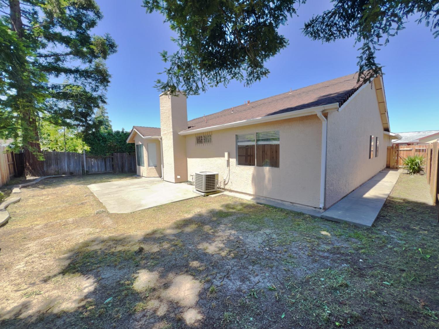 8222 Visalia Way