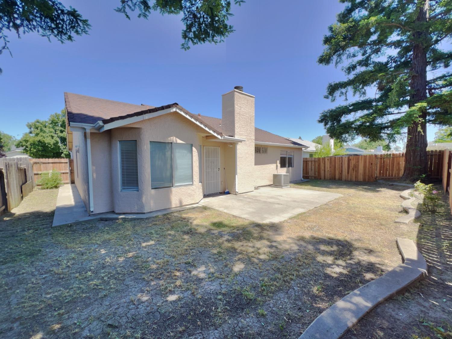 8222 Visalia Way
