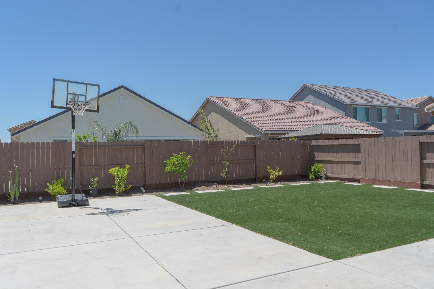 7825 Nutmeg Lane