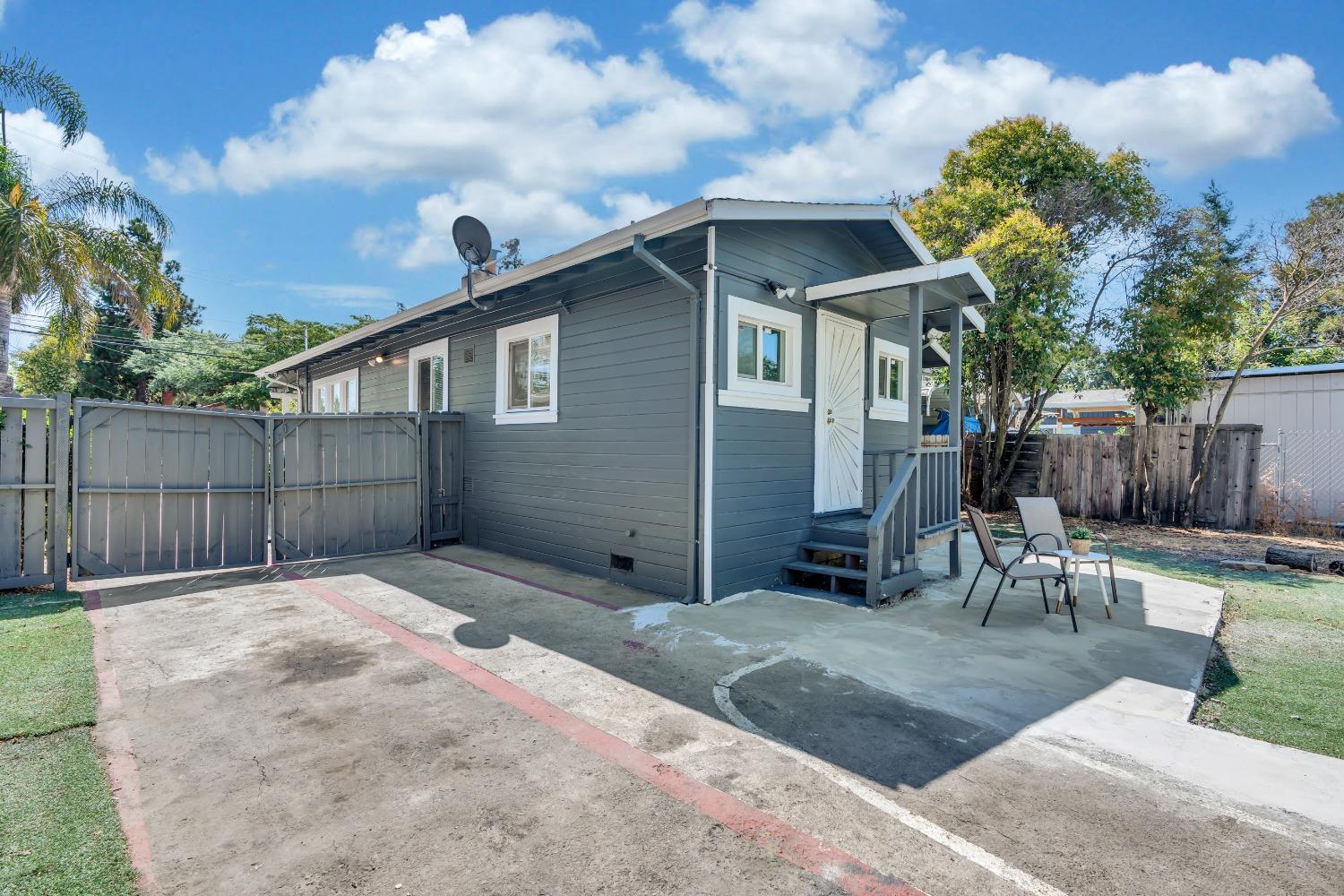 1835 3rd Street