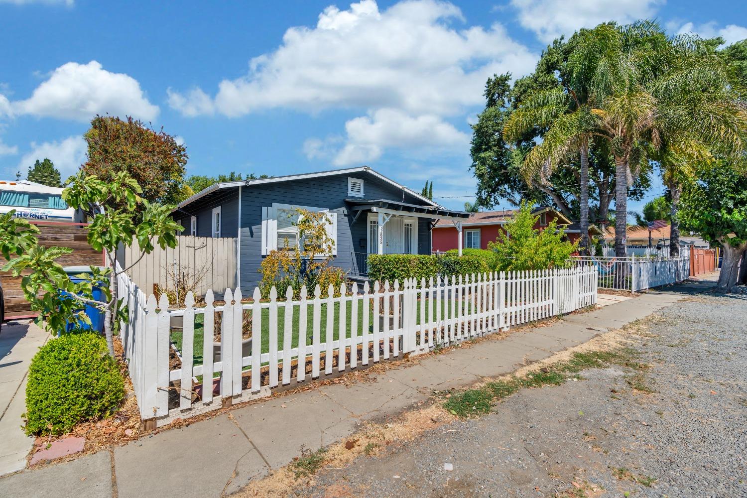 1835 3rd Street