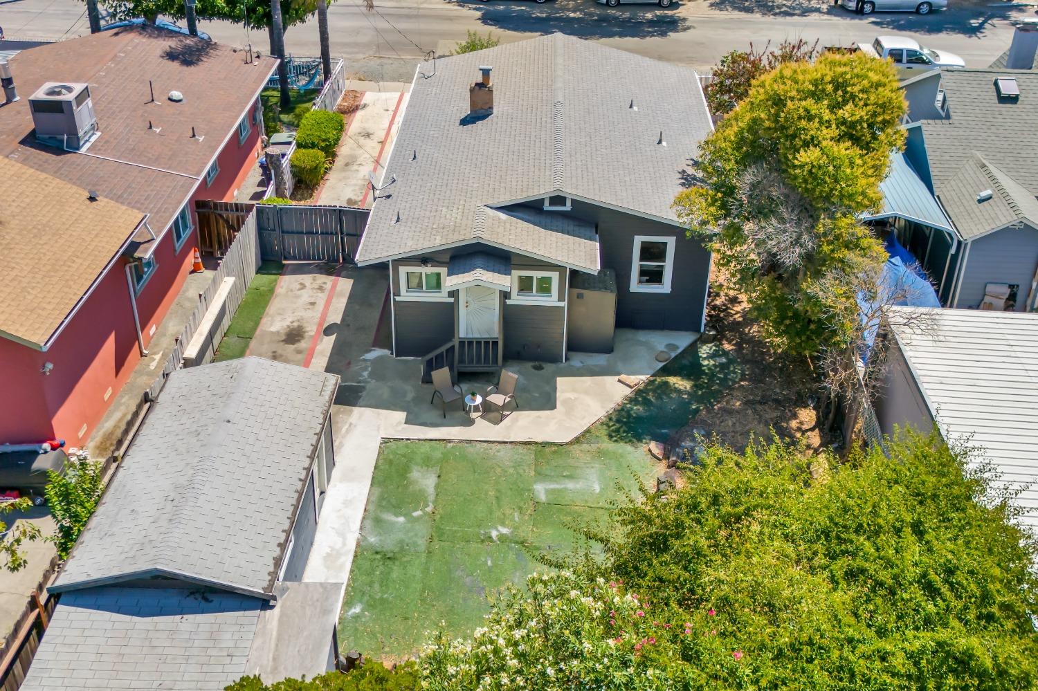 1835 3rd Street