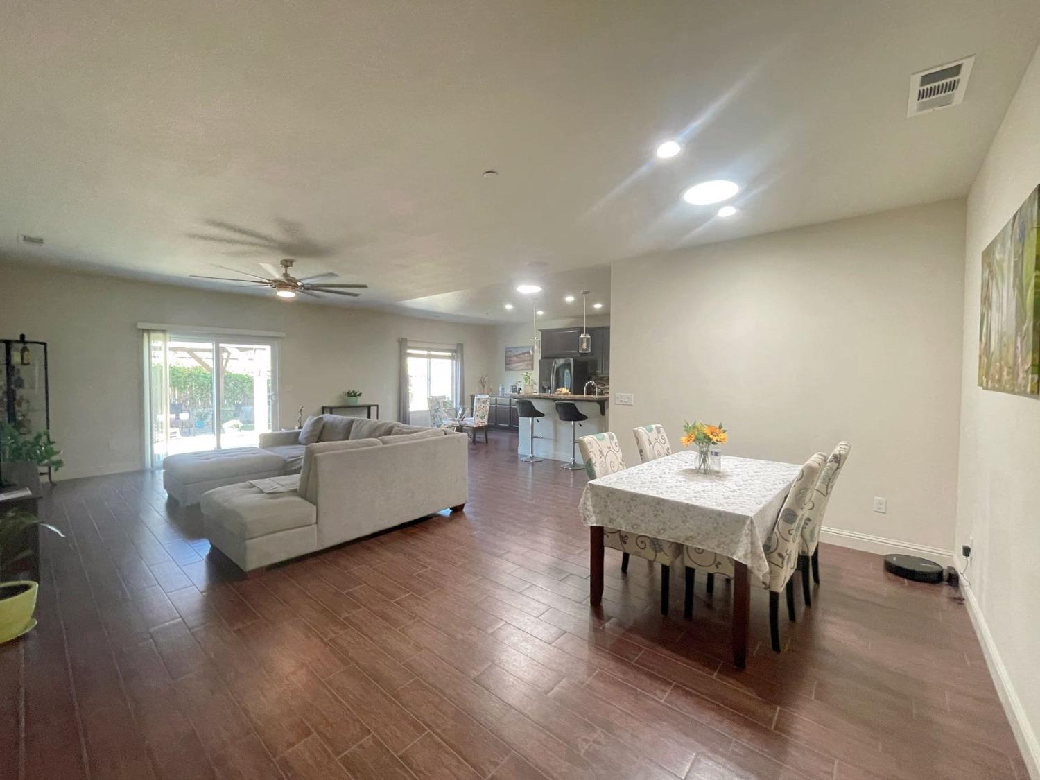 1543 Toy Street