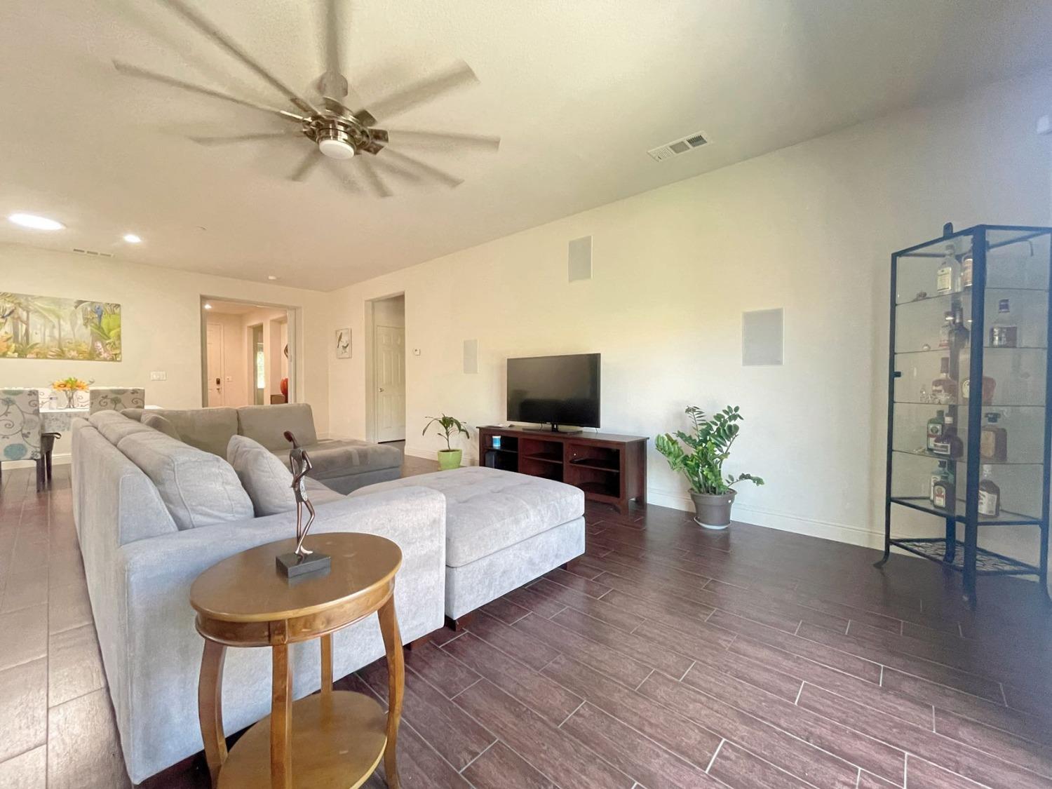 1543 Toy Street