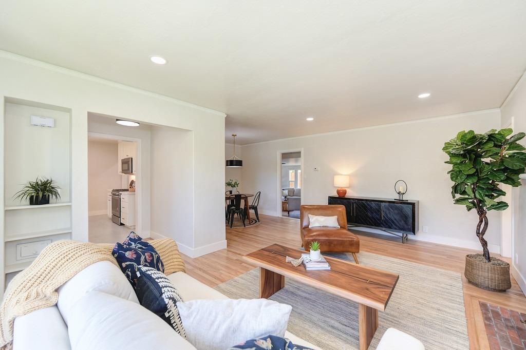 4991 Helen Way