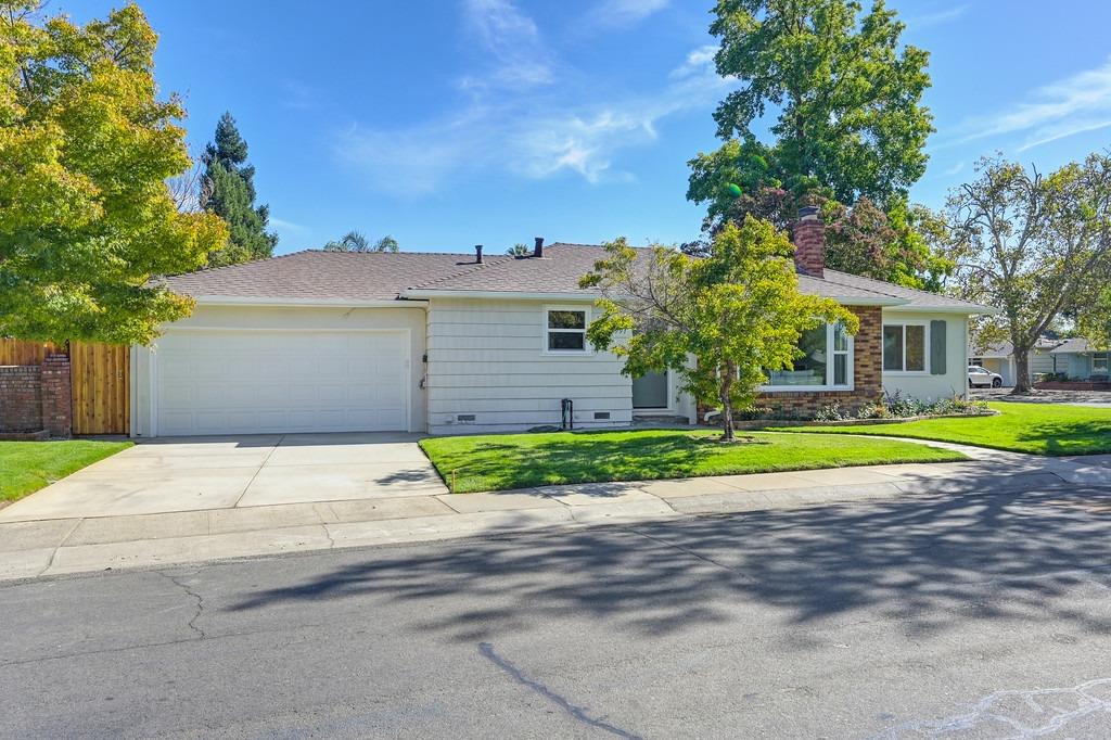 4991 Helen Way