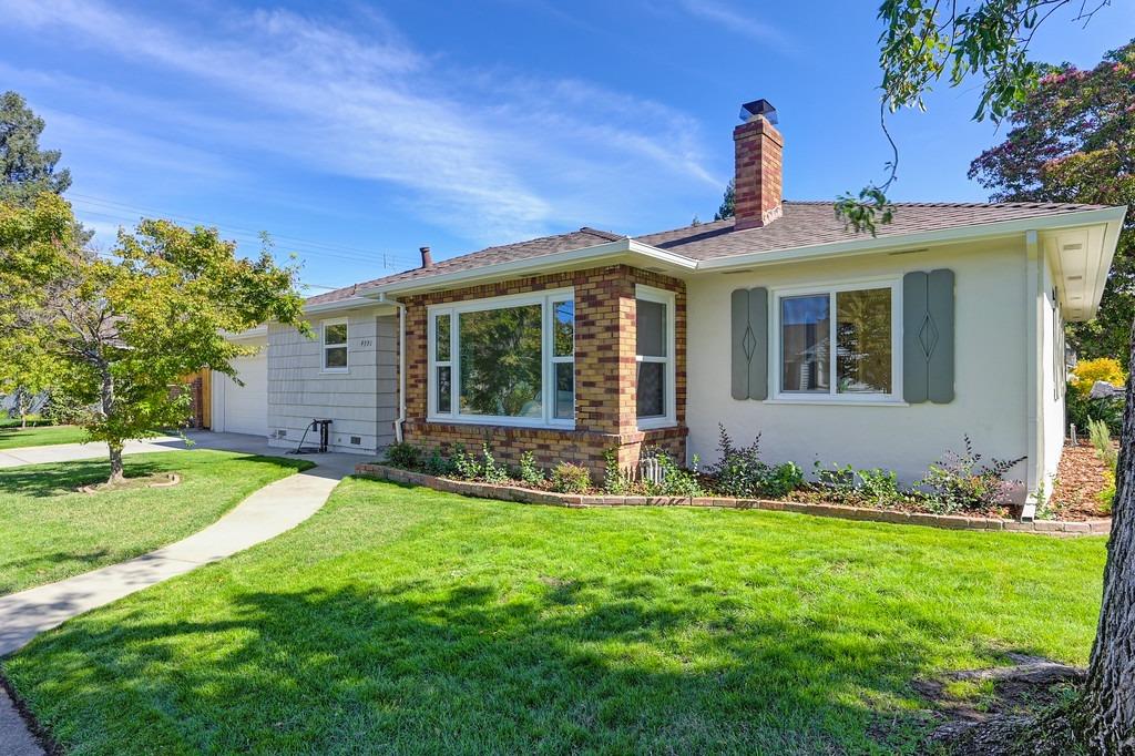 4991 Helen Way