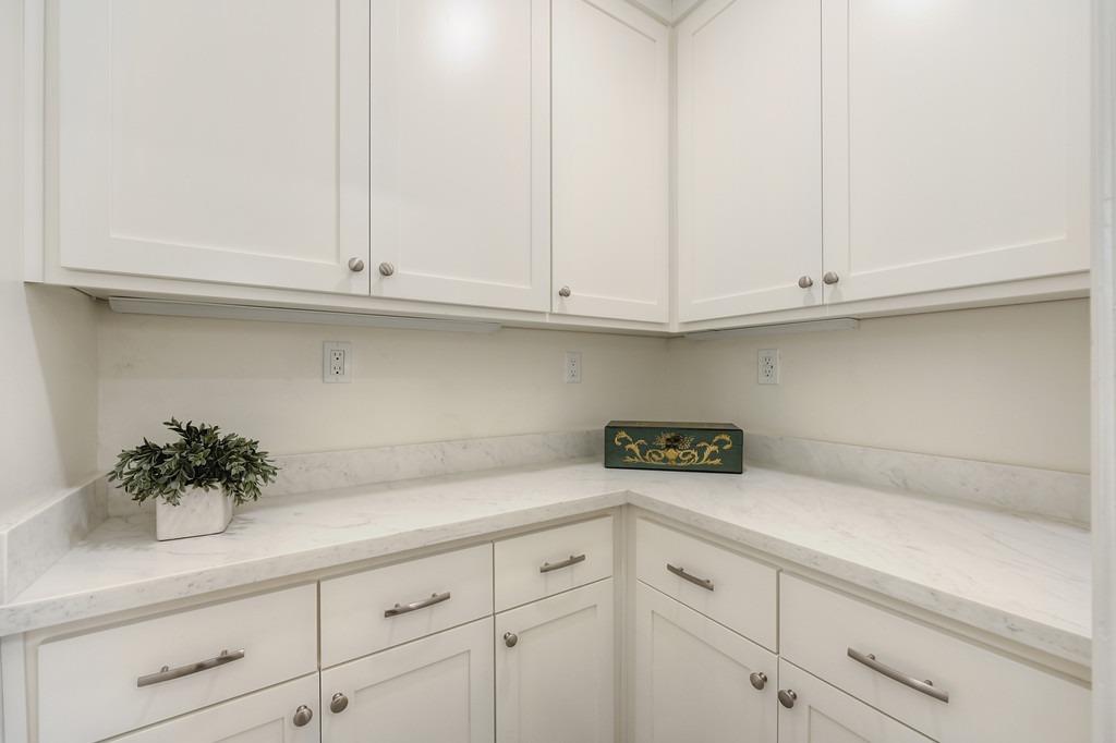 4991 Helen Way
