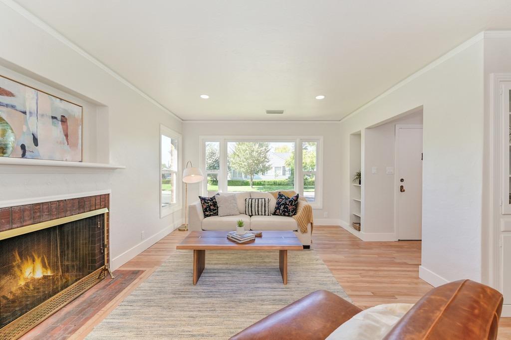 4991 Helen Way