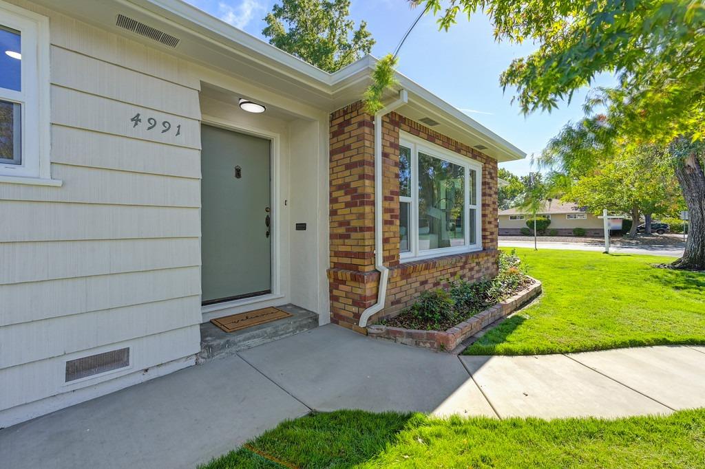 4991 Helen Way