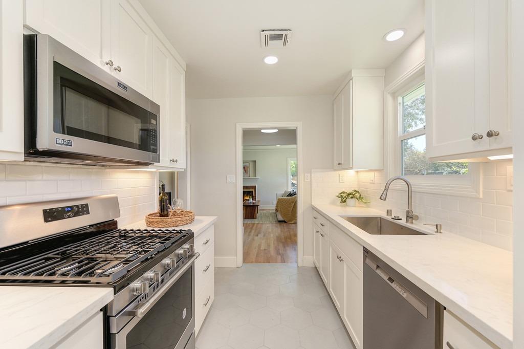 4991 Helen Way