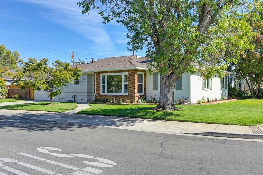 4991 Helen Way