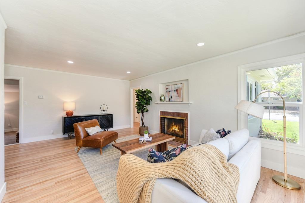 4991 Helen Way
