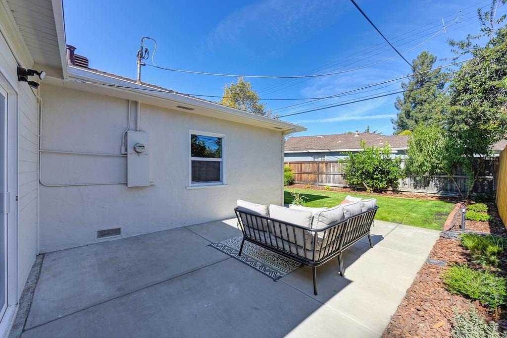 4991 Helen Way