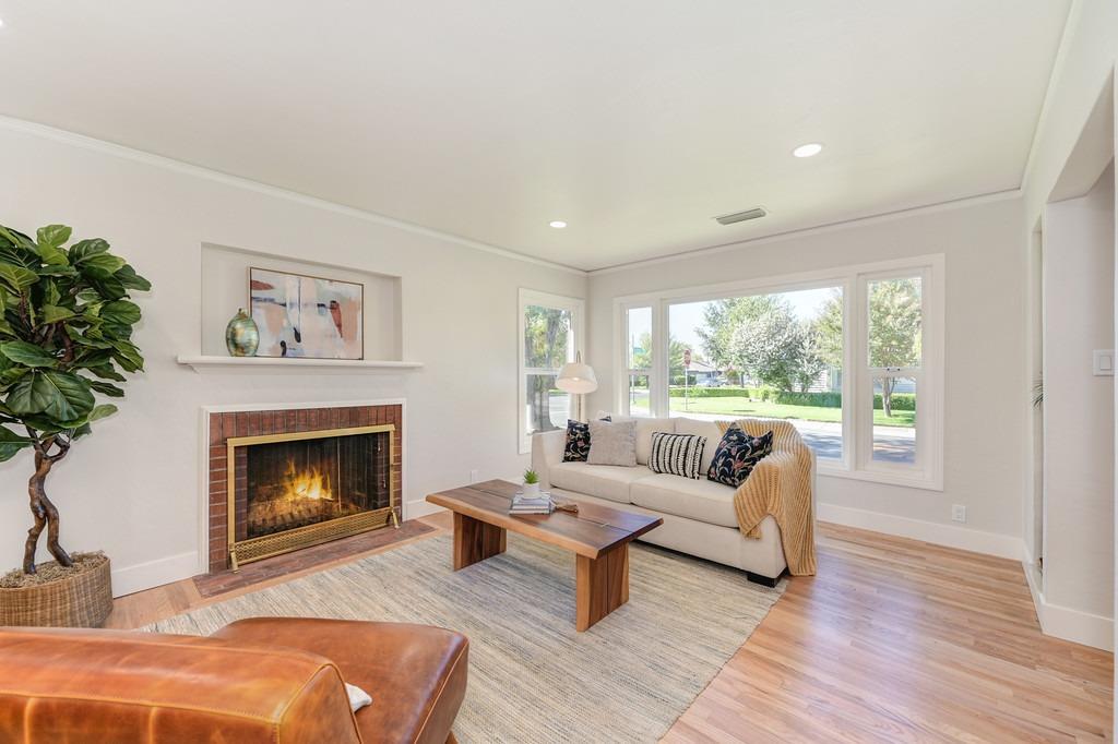 4991 Helen Way