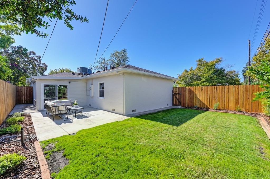 4991 Helen Way