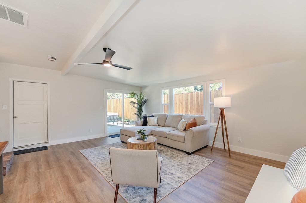 4991 Helen Way