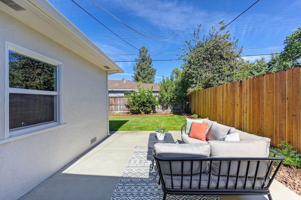 4991 Helen Way