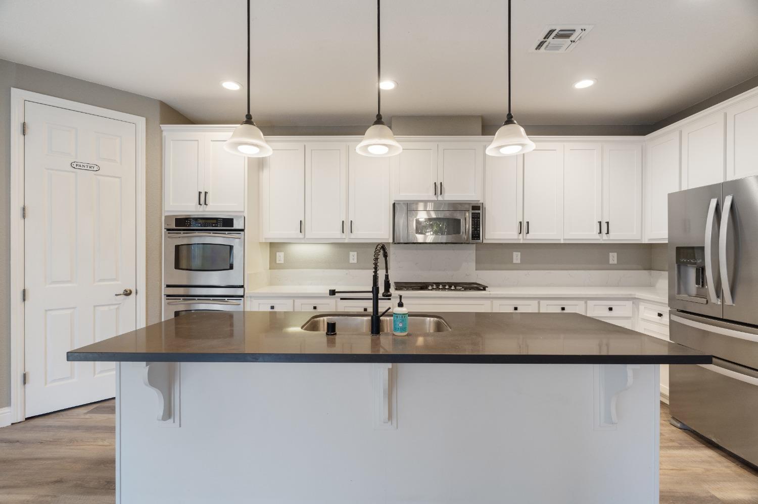 2054 Bridgeport Loop