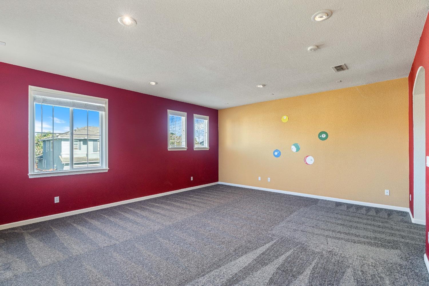 2054 Bridgeport Loop