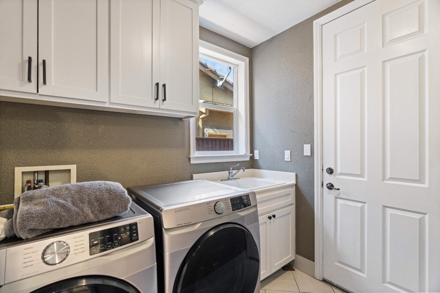2054 Bridgeport Loop