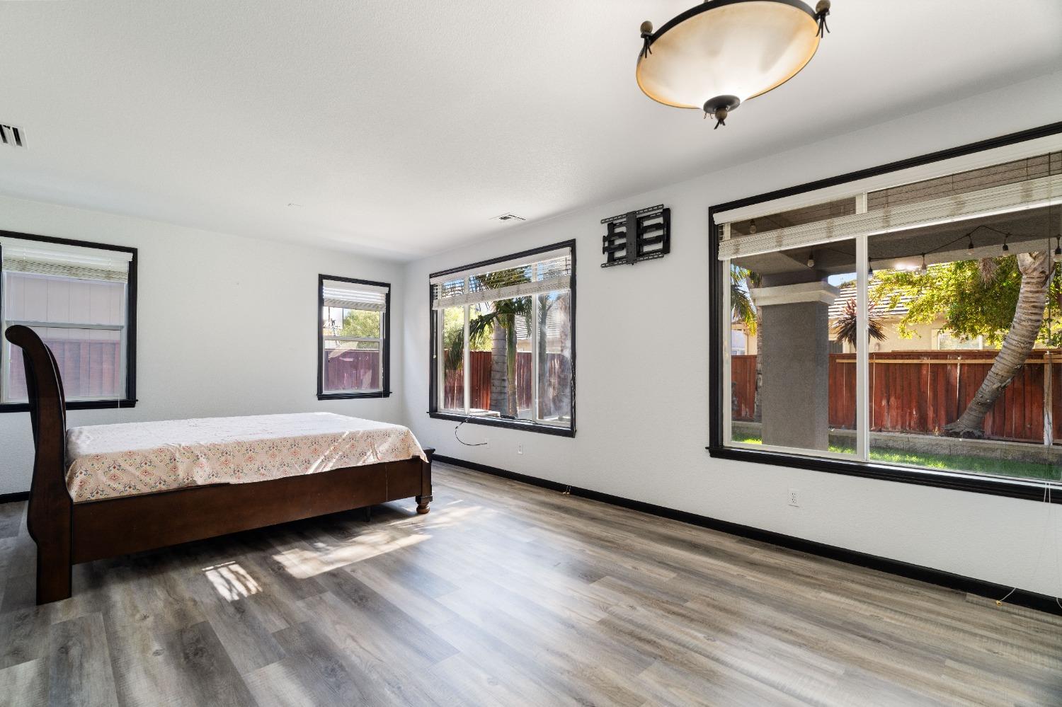 2054 Bridgeport Loop