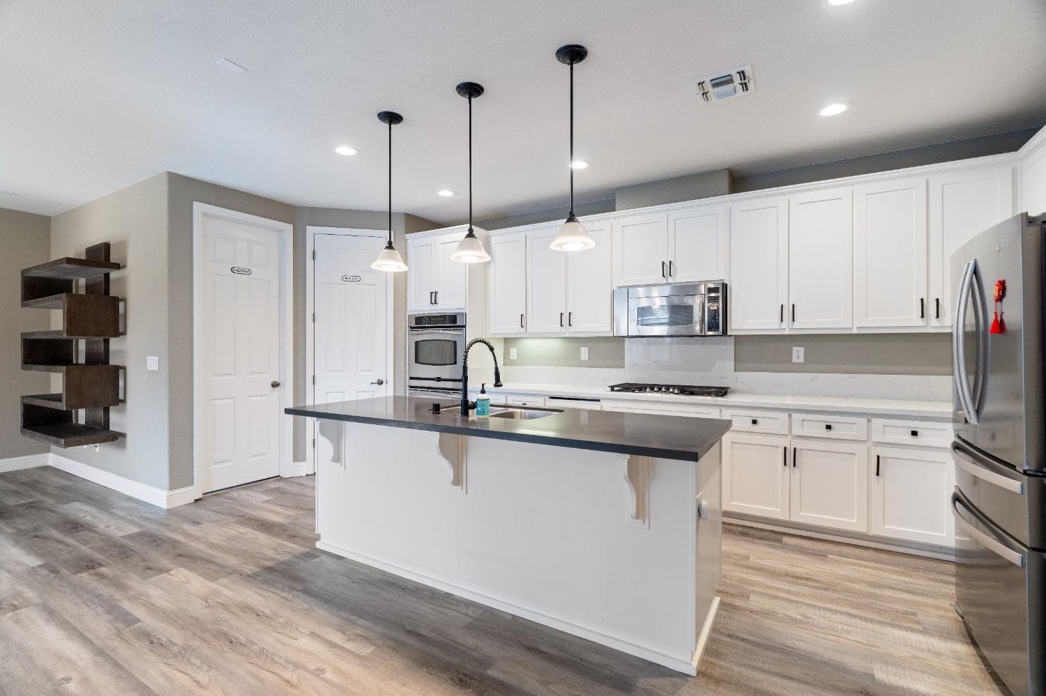 2054 Bridgeport Loop